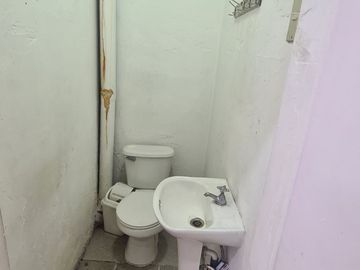 Excelente local comercial plena Avenida Recoleta