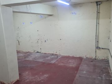 Excelente local comercial plena Avenida Recoleta