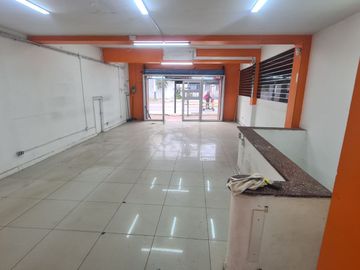 Excelente local comercial plena Avenida Recoleta
