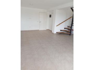 EXCELENTE DUPLEX EN VENTA  2 AMB. COCHERA 2