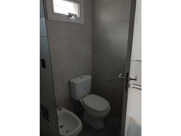 EXCELENTE DUPLEX EN VENTA  2 AMB. COCHERA 2