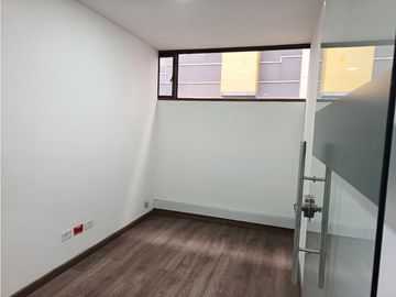 CABRERA OFICINA ARRIENDO 215 MT2
