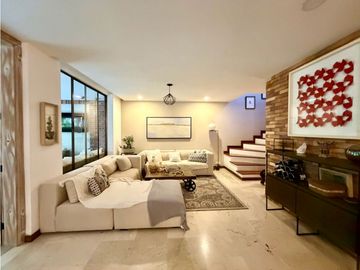 VENTA CASA REMODELADA EN UNIDA LAS SANTAS POBLADO MEDELLIN