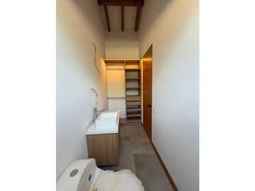 Linda casa finca en unidad cerrada sobre vía La Ceja San Antonio