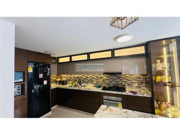 Casa en Conjunto en venta en Villa Santos con piscina privada