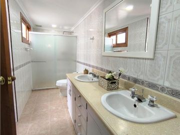 (V.I) CASA EN VENTA UBICADA EN EL BARRIO SIMON BOLIVAR