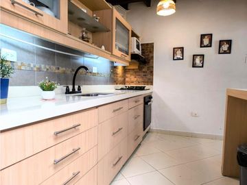 (V.I) CASA EN VENTA UBICADA EN EL BARRIO SIMON BOLIVAR