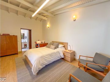 CASA EN LAURELES CON PISICINA UNIFAMILIAR, 4 HABITACIONES