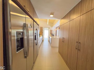 CASA EN LAURELES CON PISICINA UNIFAMILIAR, 4 HABITACIONES