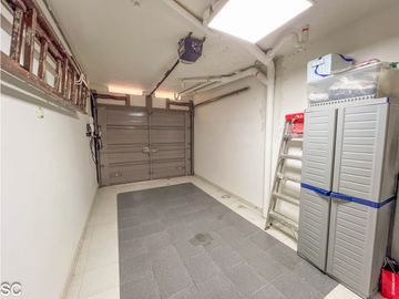 CASA EN LAURELES CON PISICINA UNIFAMILIAR, 4 HABITACIONES