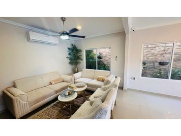 SE VENDE CASA INDEPENDIENTE REMODELADA EN EL TABOR TRADICIONAL