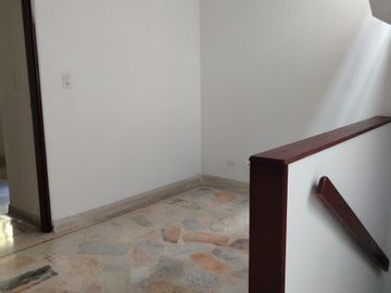 hermosa casa, construcción antisismica,excelente  ubicacion en conjunto residencial,sector con mucha arbolizacion, cerca a vía principal