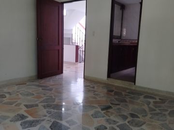 hermosa casa, construcción antisismica,excelente  ubicacion en conjunto residencial,sector con mucha arbolizacion, cerca a vía principal