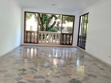 hermosa casa, construcción antisismica,excelente  ubicacion en conjunto residencial,sector con mucha arbolizacion, cerca a vía principal
