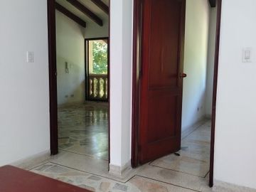 hermosa casa, construcción antisismica,excelente  ubicacion en conjunto residencial,sector con mucha arbolizacion, cerca a vía principal