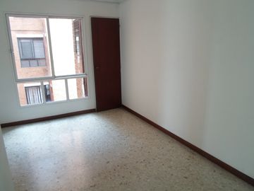 SE ALQUILA AMPLIO APARTAMENTO 136 M2 EN PRADOS DEL NORTE CON 2 PARQUEADEROS Y DEPOSITO