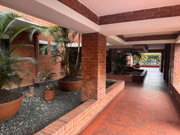 SE ALQUILA AMPLIO APARTAMENTO 136 M2 EN PRADOS DEL NORTE CON 2 PARQUEADEROS Y DEPOSITO