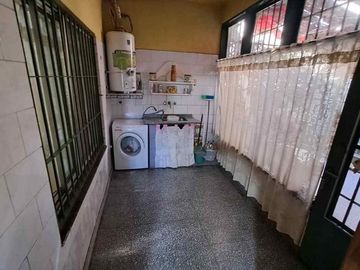 VENTA CASA EN ESQUINA CON GALPON.