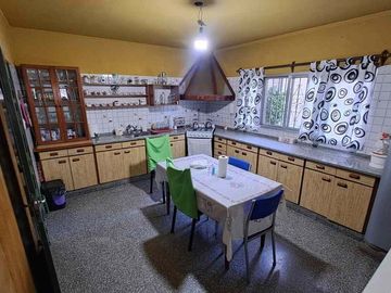 VENTA CASA EN ESQUINA CON GALPON.