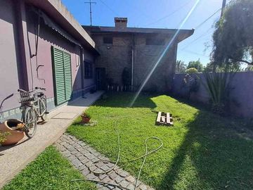 VENTA CASA EN ESQUINA CON GALPON.