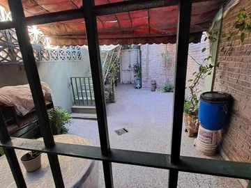 VENTA CASA EN ESQUINA CON GALPON.
