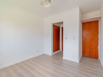 Venta triplex 5 amb con jardin Olivos
