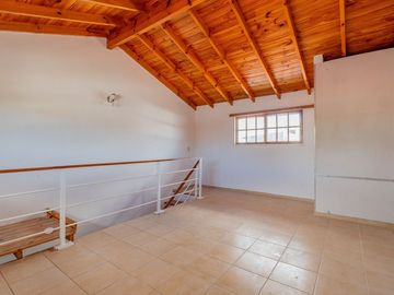 Venta triplex 5 amb con jardin Olivos