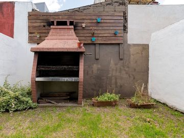 Venta triplex 5 amb con jardin Olivos