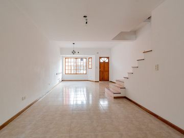 Venta triplex 5 amb con jardin Olivos