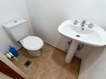 Venta triplex 5 amb con jardin Olivos