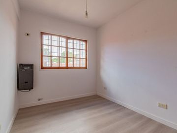 Venta triplex 5 amb con jardin Olivos