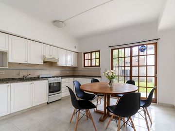 Venta triplex 5 amb con jardin Olivos