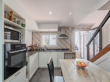 Venta,  casa en las Lomas de San Isidro.