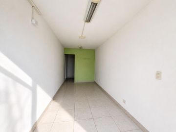 ALQUILER LOCAL COMERCIAL PILAR EXCELENTE UBICACION