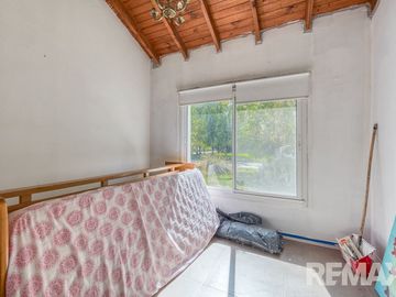 Venta Casa 6 ambientes - 5 dormitorios, con pileta