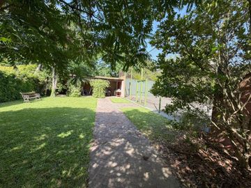 Venta casa con piscinaycancha de padel ,Manzanares