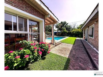 Venta casa con piscinaycancha de padel ,Manzanares