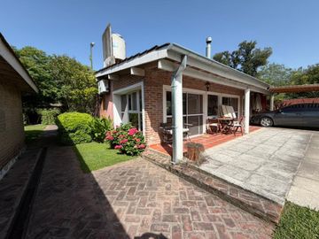 Venta casa con piscinaycancha de padel ,Manzanares