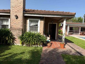 Venta casa con piscinaycancha de padel ,Manzanares