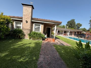 Venta casa con piscinaycancha de padel ,Manzanares