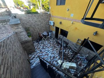 CASA EN VENTA DOS PLANTAS BARRIO MATHEU