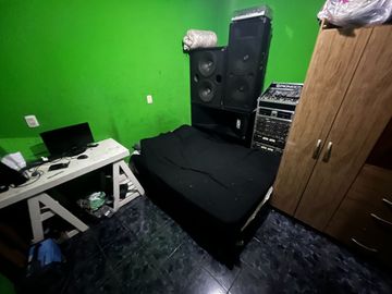 CASA EN VENTA DOS PLANTAS BARRIO MATHEU