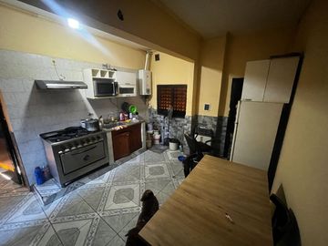 CASA EN VENTA DOS PLANTAS BARRIO MATHEU