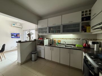 PH EN VENTA TIGRE 4 AMB CON JARDIN Y COCHERA