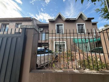 PH EN VENTA TIGRE 4 AMB CON JARDIN Y COCHERA