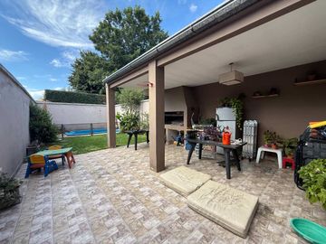 PH EN VENTA TIGRE 4 AMB CON JARDIN Y COCHERA