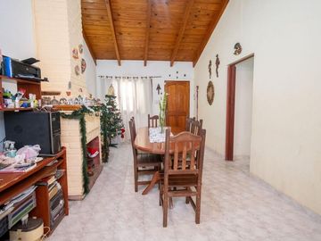 Casa en venta - 3 dormitorios - Ledesco del valle.