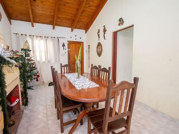 Casa en venta - 3 dormitorios - Ledesco del valle.
