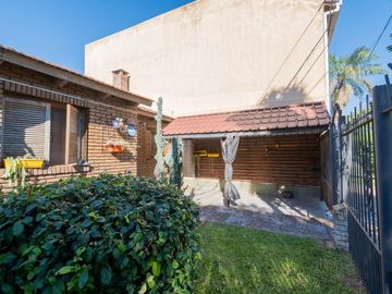Casa en venta - 3 dormitorios - Ledesco del valle.