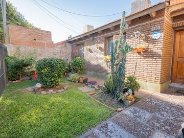 Casa en venta - 3 dormitorios - Ledesco del valle.